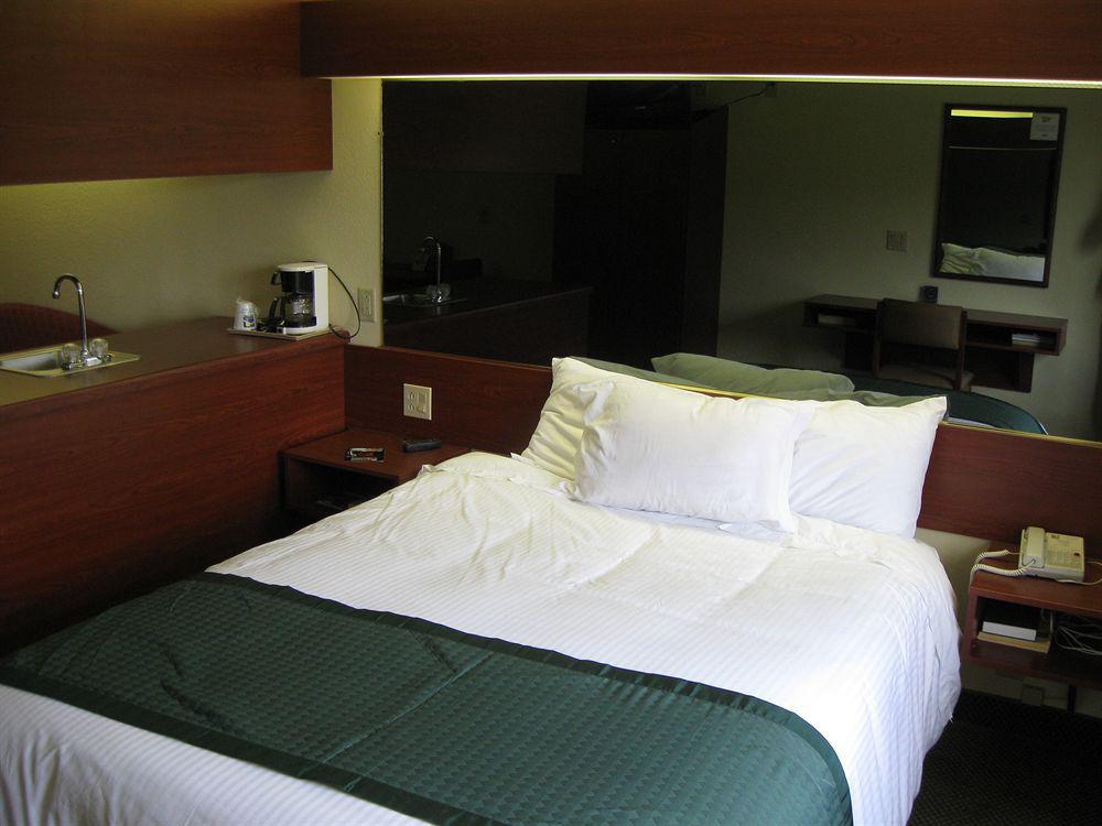 Microtel Inn & Suites By Wyndham Thomasville Bagian luar foto