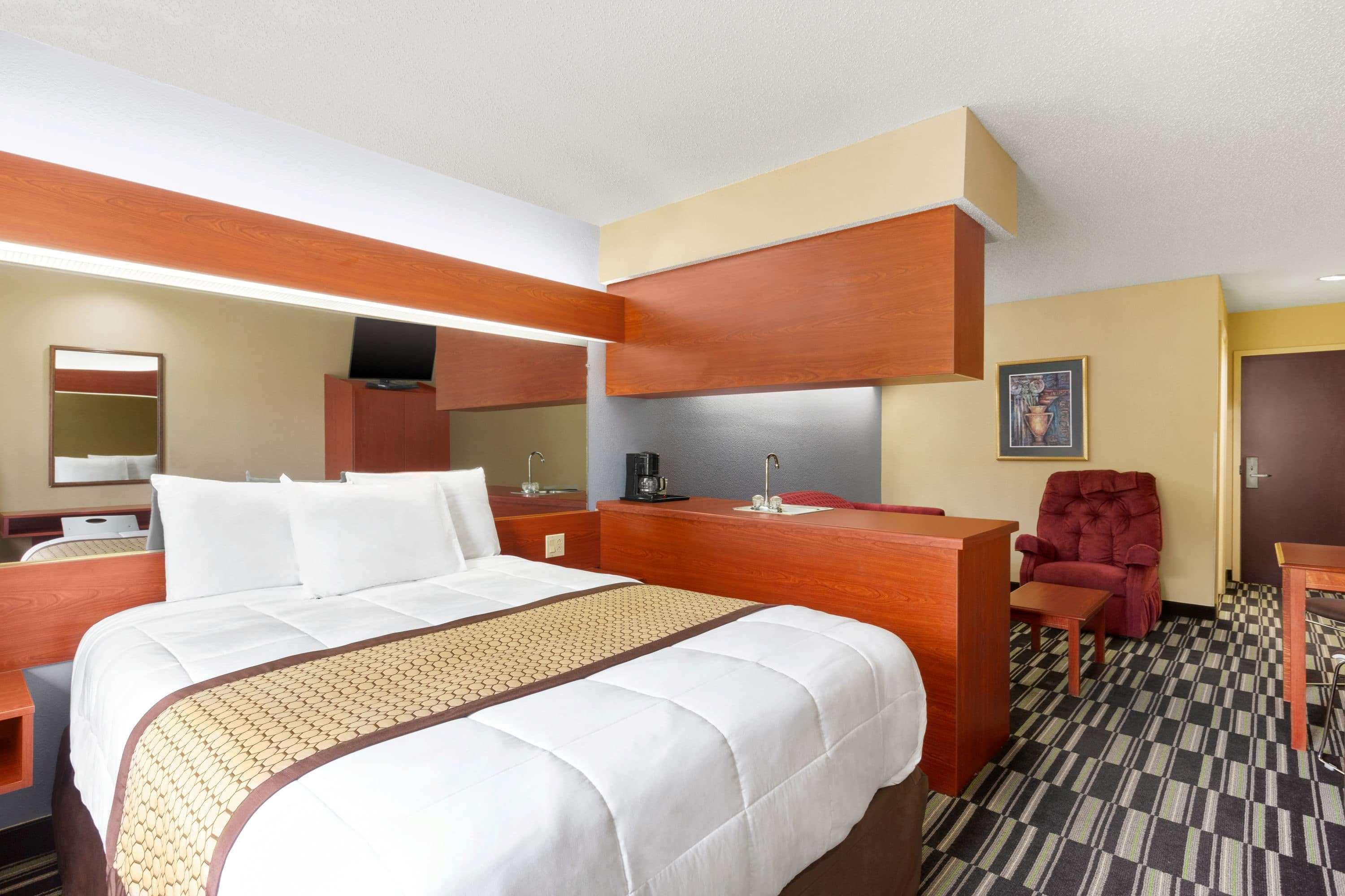 Microtel Inn & Suites By Wyndham Thomasville Bagian luar foto