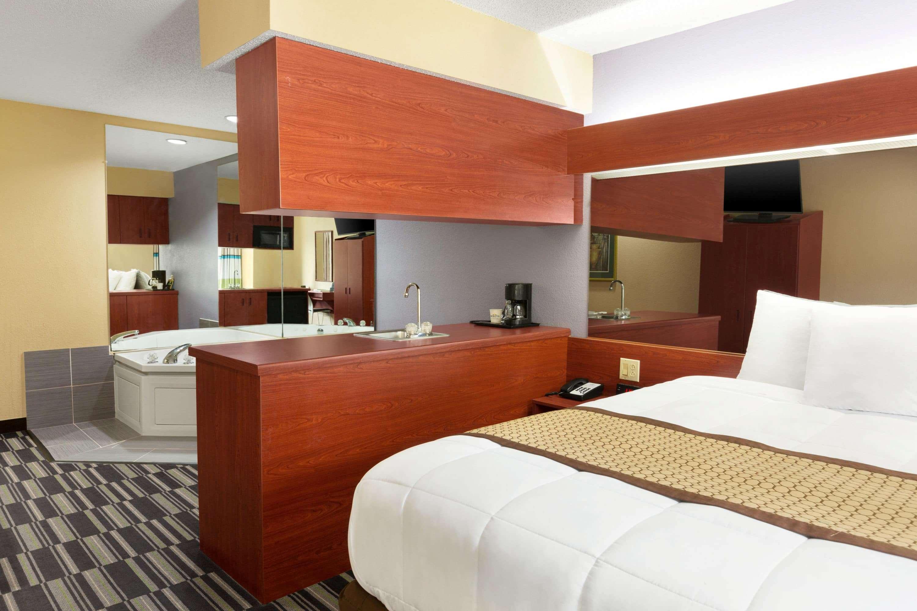 Microtel Inn & Suites By Wyndham Thomasville Bagian luar foto