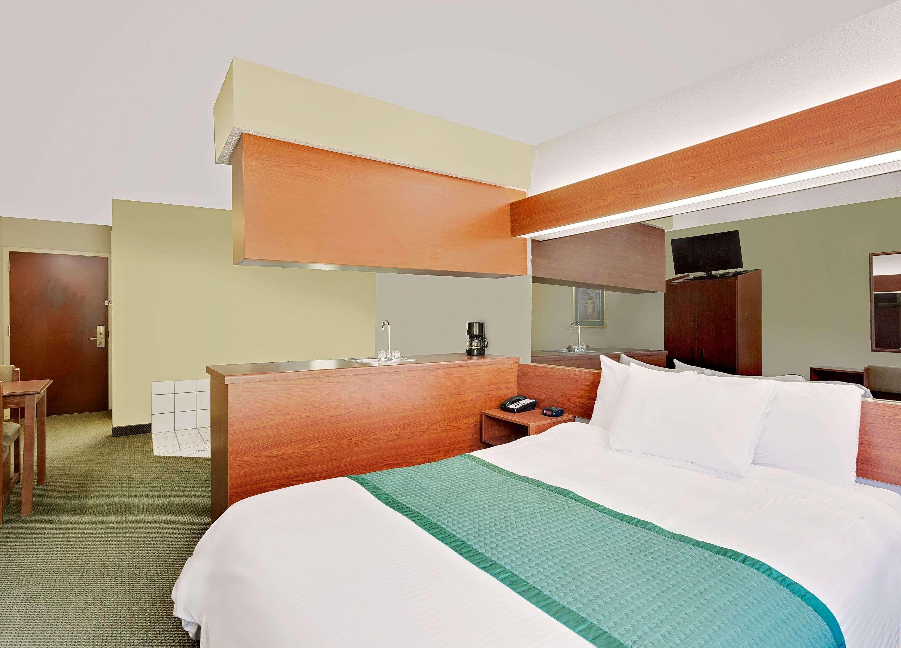Microtel Inn & Suites By Wyndham Thomasville Bagian luar foto
